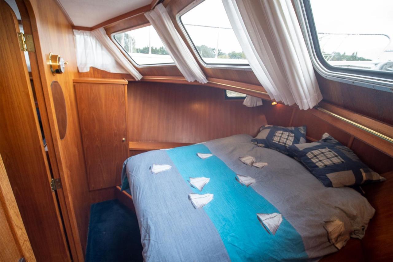 Vedette Hollandaise De 13 M Pour Sejour Insolite Hotel Nivillac Bagian luar foto