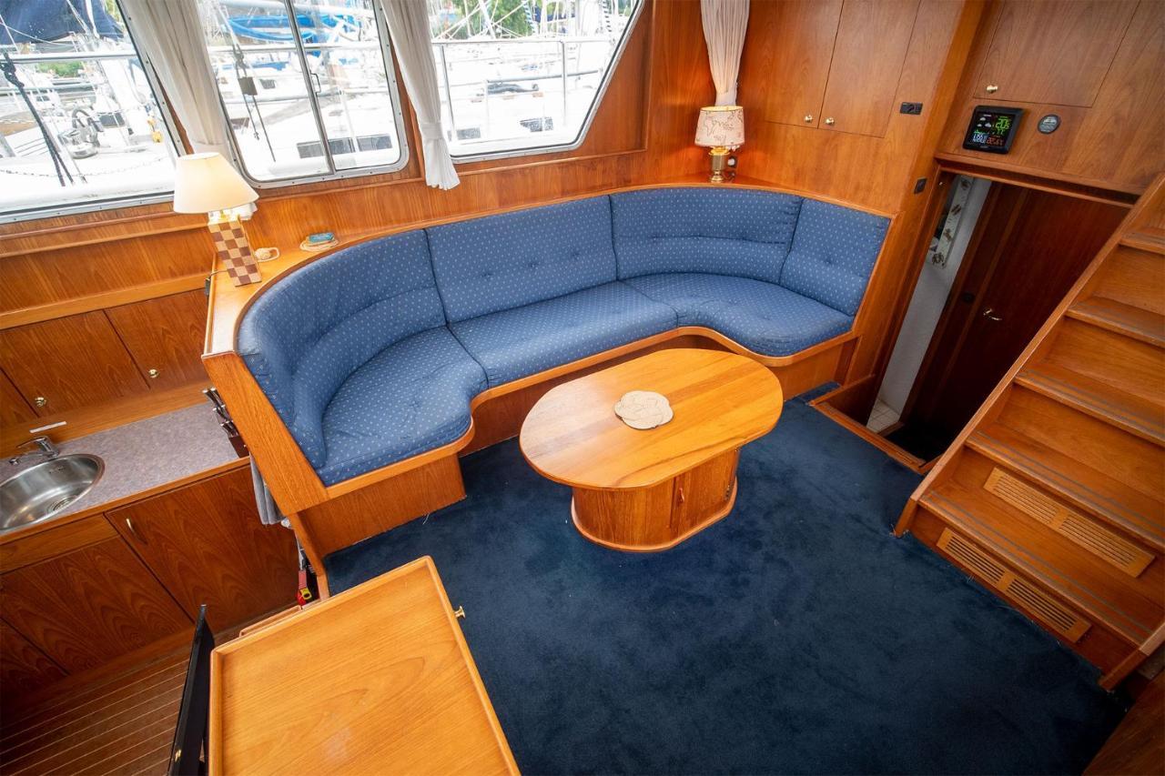 Vedette Hollandaise De 13 M Pour Sejour Insolite Hotel Nivillac Bagian luar foto